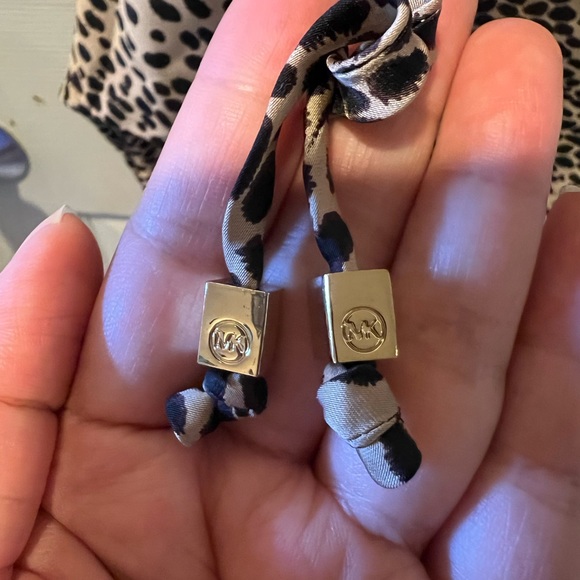 Michael Kors Open Shoulder Cheetah Blouse - Picture 8 of 8